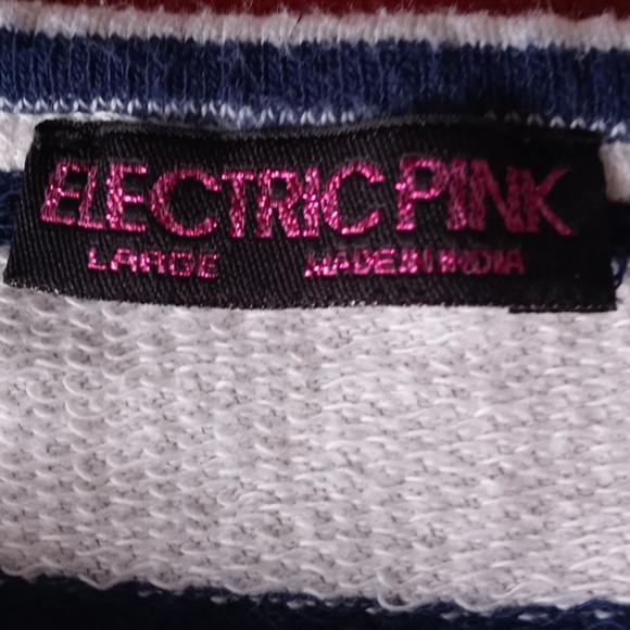 Slightly cropped stripped scoop neck sweater sz L - Picture 2 of 6